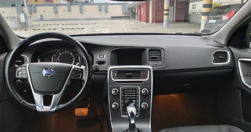 Volvo V60 cena 49900 przebieg: 249000, rok produkcji 2015 z Kielce małe 407